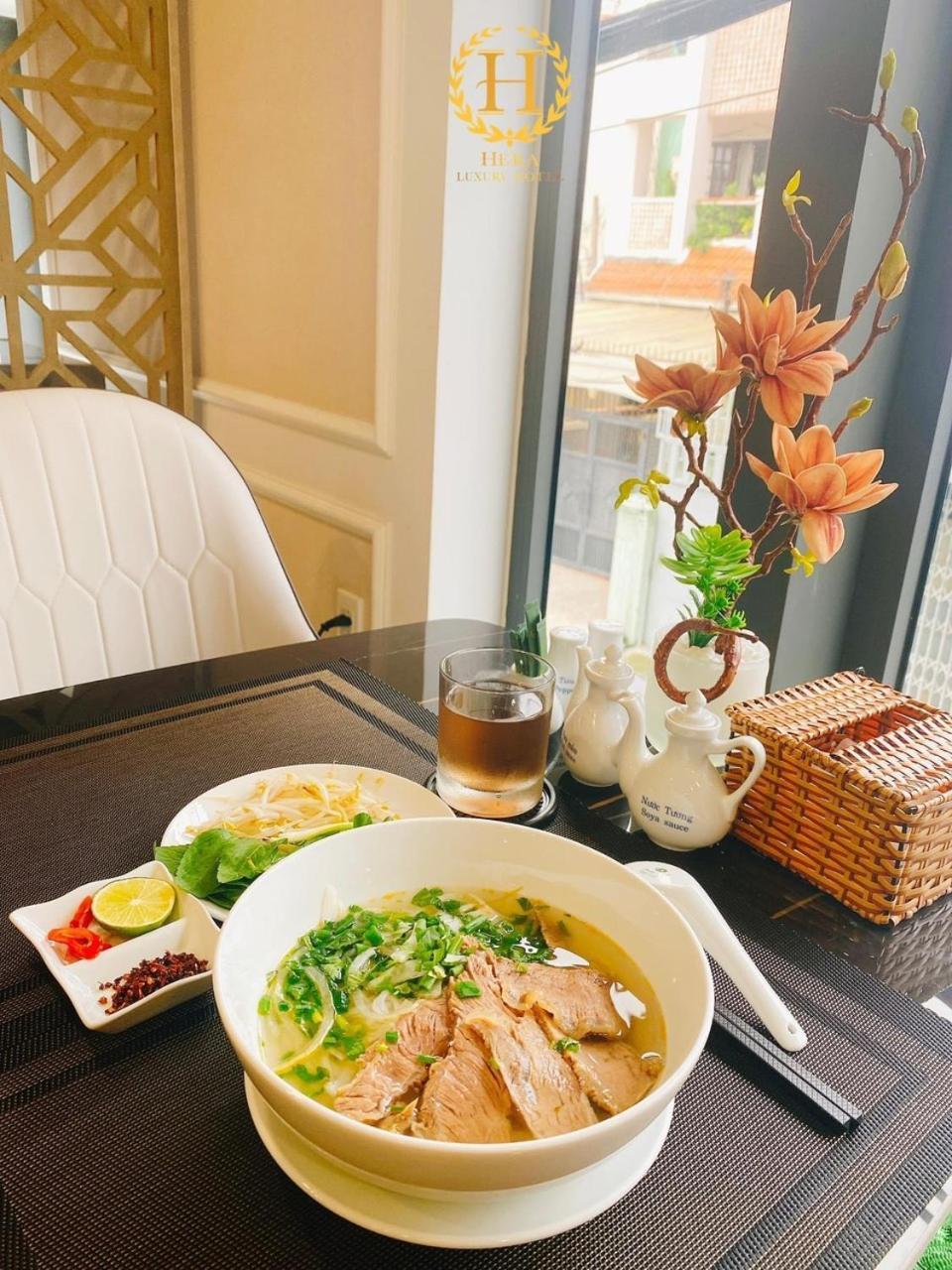 Hera Hotel Airport Ho Chi Minh-stad Buitenkant foto